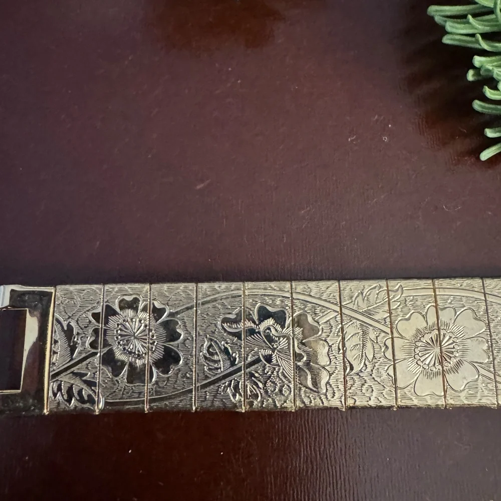 Source Unknown Gold and Silver Floral Bracelet - Picture 2 of 4